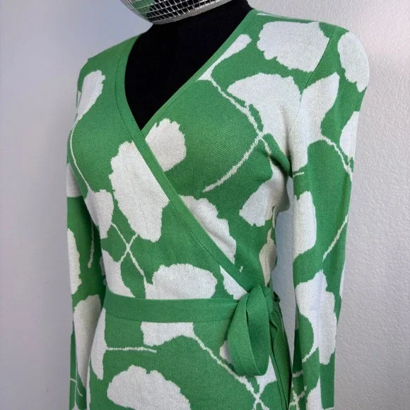Diane von Furstenberg Target Green Ginkgo Leaf Wrap Sweater Tunic Sz Medium DVF - Picture 14 of 16